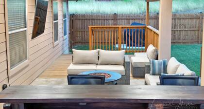 Converse retreat just 19 minutes from Frost Bank Center