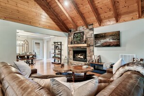 Smart-TV, peis, fotballspill og bordtennis