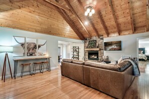 Smart-TV, peis, fotballspill og bordtennis