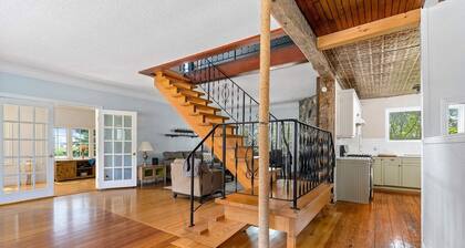 Golden Field Farmhouse @stayinpec