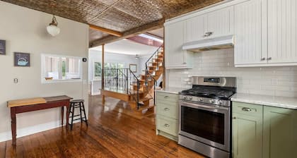 Golden Field Farmhouse @stayinpec
