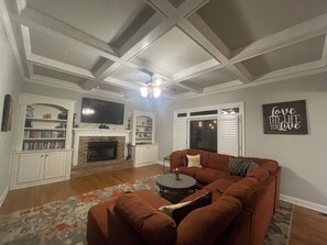 Smart-TV, Kamin, Videospiele