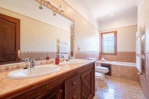 Bathroom - Villa 'Leon' with Private Pool, Wi-Fi and Air Conditioning (Portocolom)