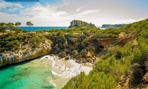 Beach - Villa 'Leon' with Private Pool, Wi-Fi and Air Conditioning (Portocolom)