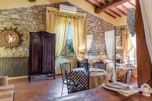 4 chambres, Wi-Fi gratuit, draps fournis