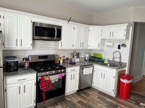 Fridge, microwave, oven, stovetop - Luxury Apartment in Harvard Area (Belmont)