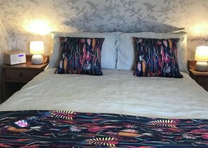 3 bedrooms, iron/ironing board, WiFi, bed sheets - Cosy Sea view Skye Cottage for 6 (Dunvegan)