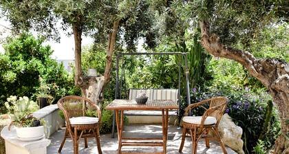 Appartement 'Villa Sovareto' avec vue sur la mer, jardin partagé et Wi-Fi