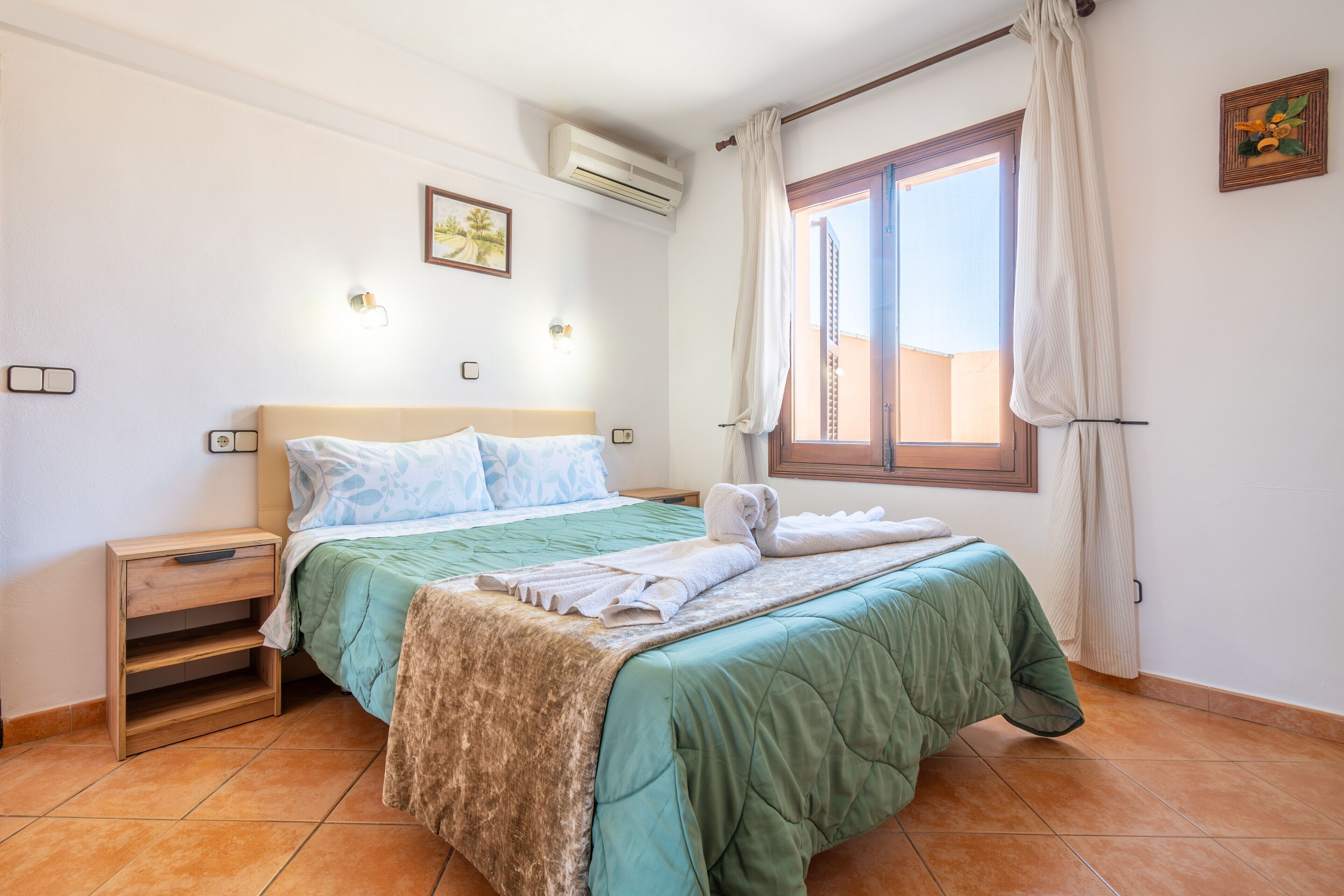 3 chambres, fer et planche à repasser, Wi-Fi gratuit, draps fournis