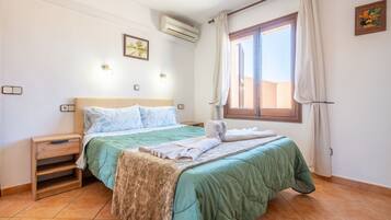 3 dormitorios, tabla de planchar con plancha, wifi gratis y ropa de cama