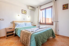 3 quartos, ferros/tábuas de passar roupa, Wi-Fi de cortesia