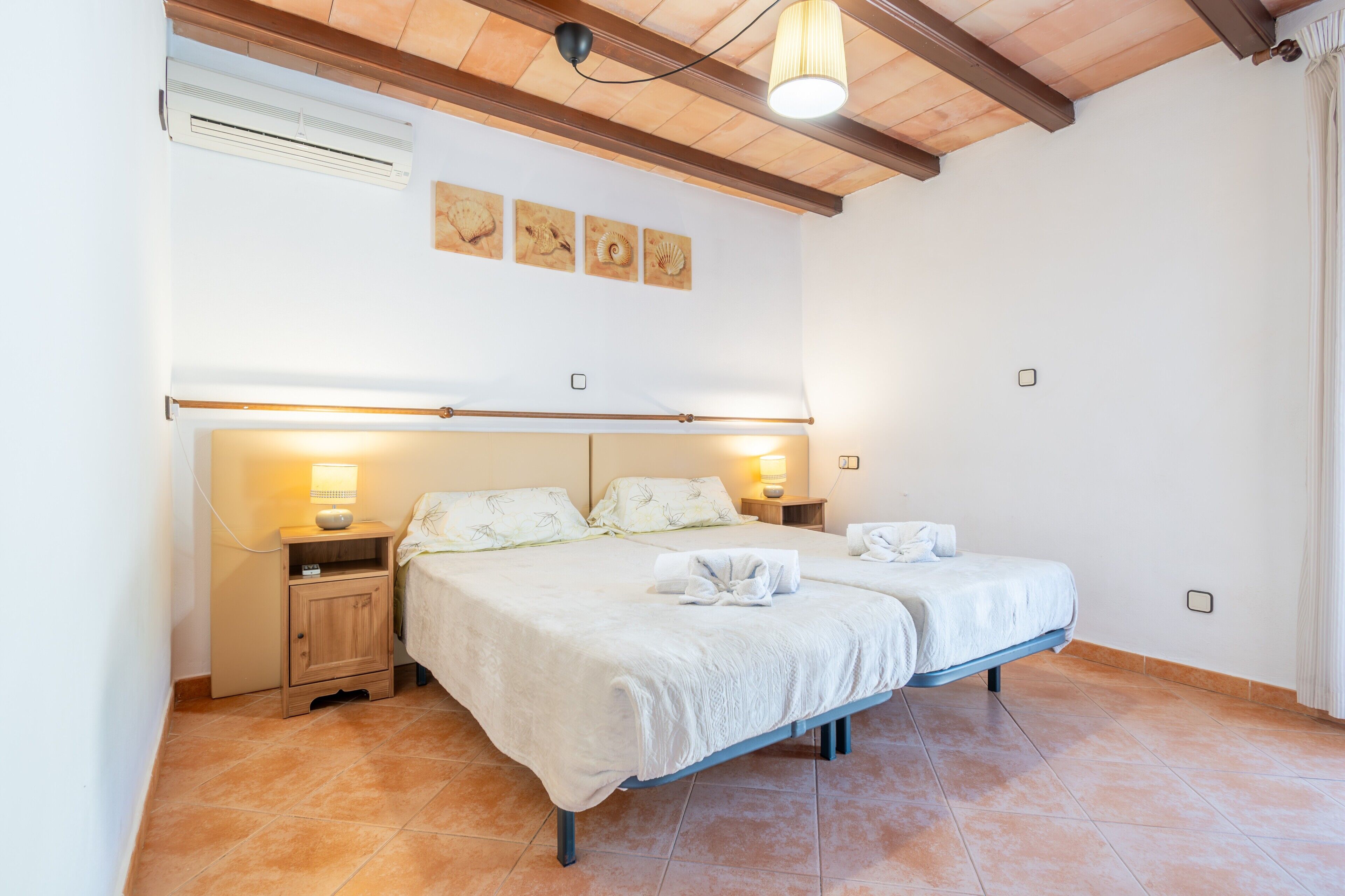 3 bedrooms, iron/ironing board, free WiFi, bed sheets