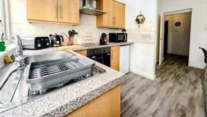 茶具/咖啡用具、冰箱、微波炉、烤箱