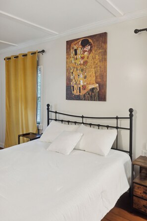 3 bedrooms, WiFi, bed sheets, wheelchair access