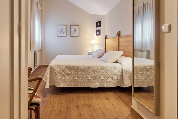 5 bedrooms, free WiFi, bed sheets