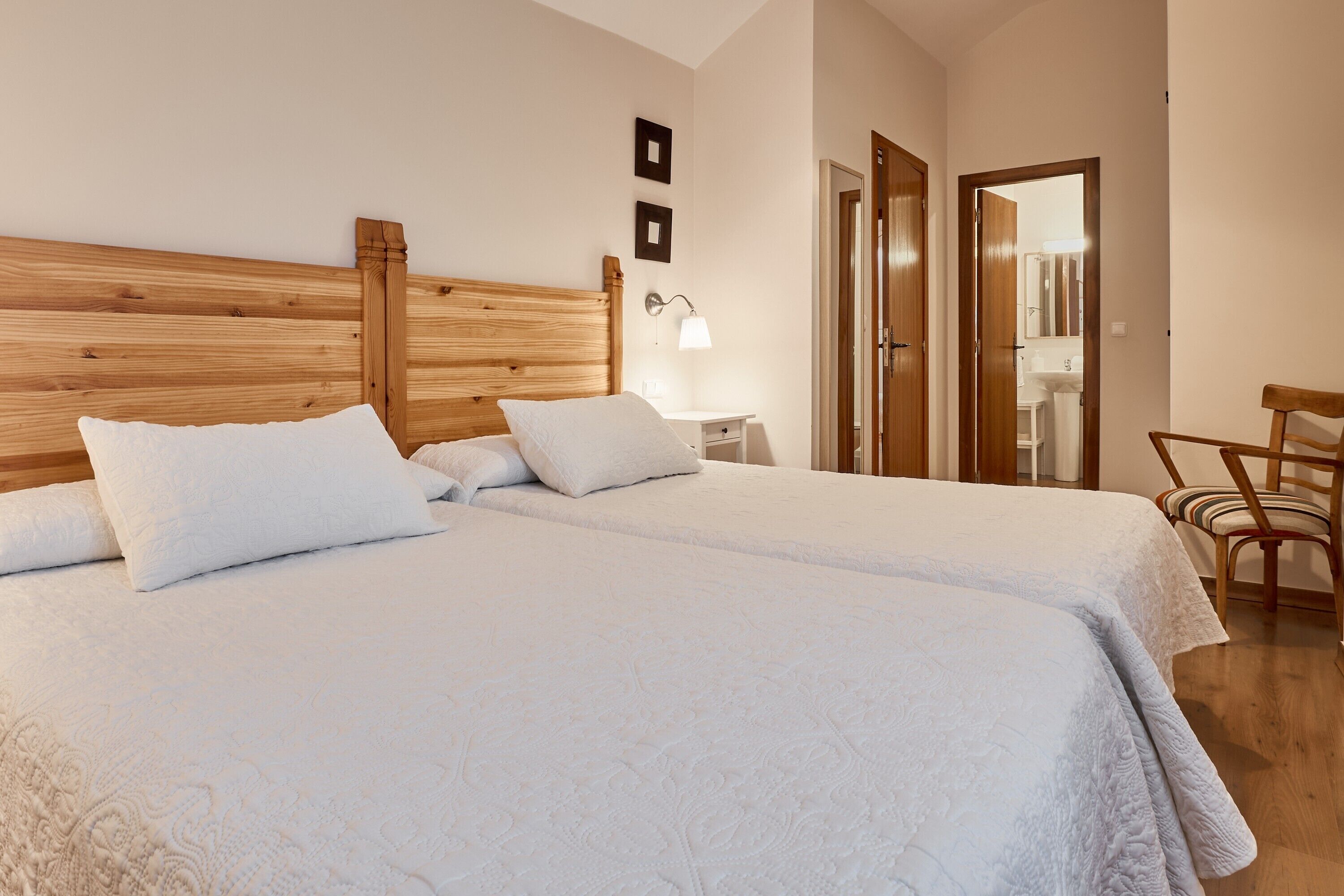 5 bedrooms, free WiFi, bed sheets