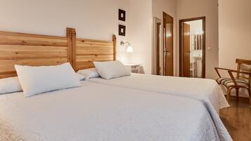 5 bedrooms, free WiFi, bed sheets