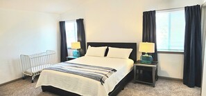 4 多间卧室、办公桌、熨斗/熨衣板、旅行婴儿床