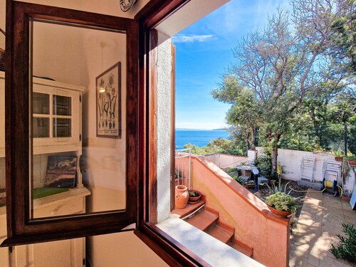 Holiday Home 'Trilocale Maestrale Beach' with Sea View, Terrace and Air Conditioning