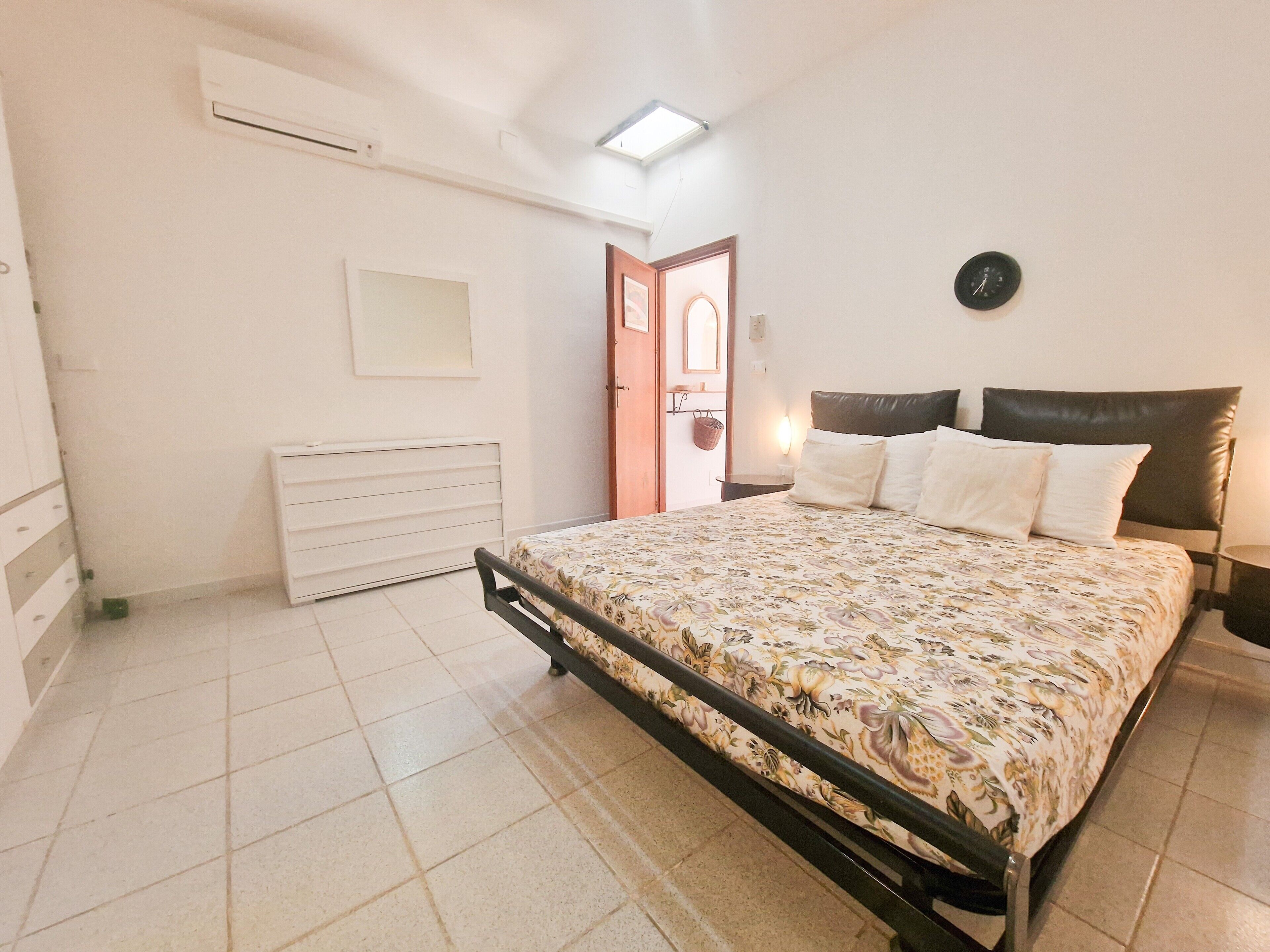 2 多间卧室、免费 WiFi、床单