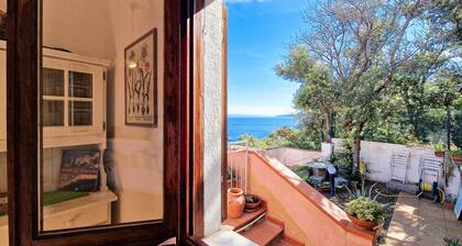 Holiday Home 'Trilocale Maestrale Beach' with Sea View, Terrace and Air Conditioning