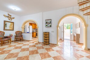 Interior - Villa 'Costeres' with Private Pool, Wi-Fi and Air Conditioning (Calp)
