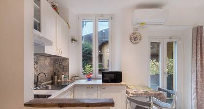 Studio Apartment 'Kella's Holiday Home' with Balcony, Wi-Fi and Air Conditioning