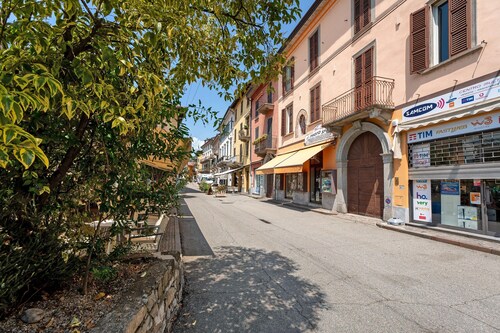 Apartment 'Casa Làrisa Lago Maggiore' with Mountain View, Balcony and Wi-Fi