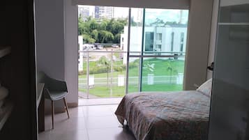 1 bedroom, desk, iron/ironing board, WiFi