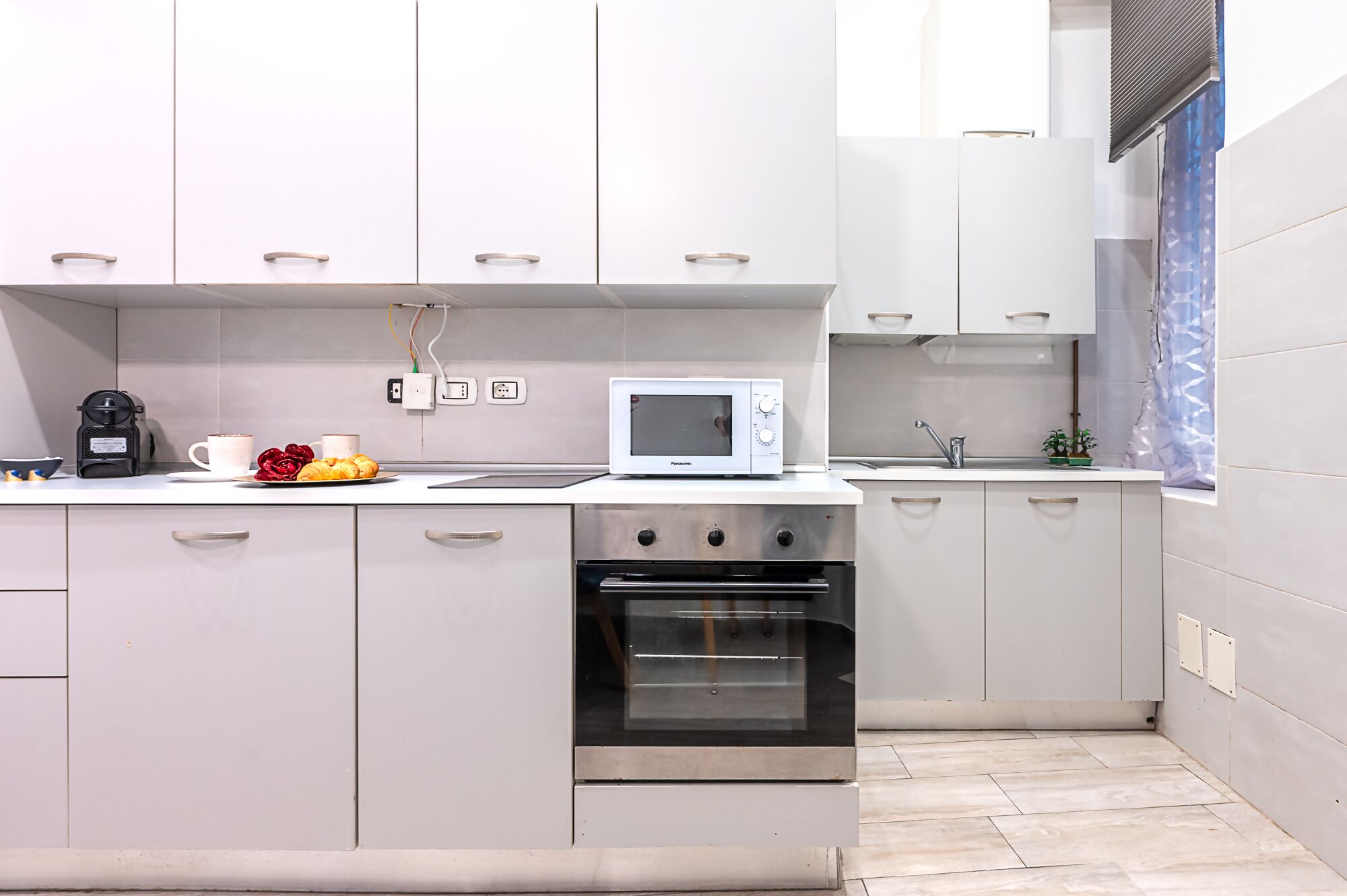 Frigorifero, microonde, forno, pentole/stoviglie/utensili