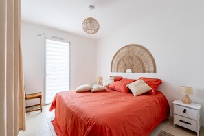 2 slaapkamers, een strijkplank/strijkijzer, gratis wifi, beddengoed