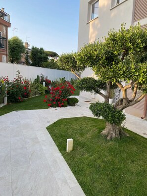 Property grounds - Apartment 'Fregene Tiny House Close To The Sea' with Terrace, Wi-Fi and Air Conditioning (Fregene)