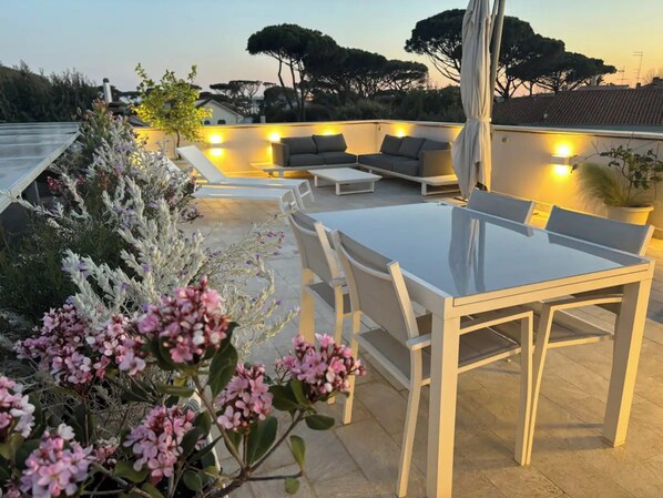 Outdoor dining - Apartment 'Fregene Tiny House Close To The Sea' with Terrace, Wi-Fi and Air Conditioning (Fregene)