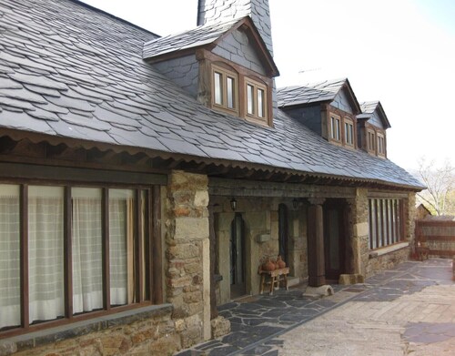 Country House 'Cuarto De Las Hostias' with Mountain Views, Private Terrace and Wi-Fi