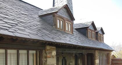 Country House 'Cuarto De Las Hostias' with Mountain Views, Private Terrace and Wi-Fi