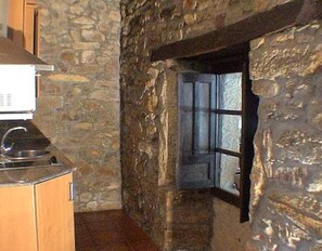 Interior - Country House 'Cuarto De Las Hostias' with Mountain Views, Private Terrace and Wi-Fi (Rozas De Sanabria)