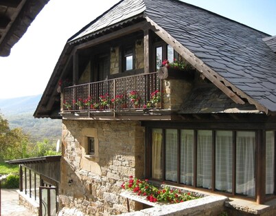 Country House 'Cuarto Del Ama' with Mountain Views, Private Garden and Wi-Fi