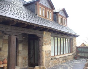 Exterior detail - Country House 'Cuarto Del Ama' with Mountain Views, Private Garden and Wi-Fi (Rozas De Sanabria)