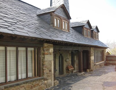 Country House 'Cuarto Del Ama' with Mountain Views, Private Garden and Wi-Fi