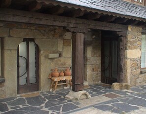 Exterior detail - Country House 'Cuarto Del Ama' with Mountain Views, Private Garden and Wi-Fi (Rozas De Sanabria)