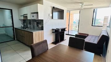 Departamento básico, 2 habitaciones, balcón, vista a la ciudad | Comedor