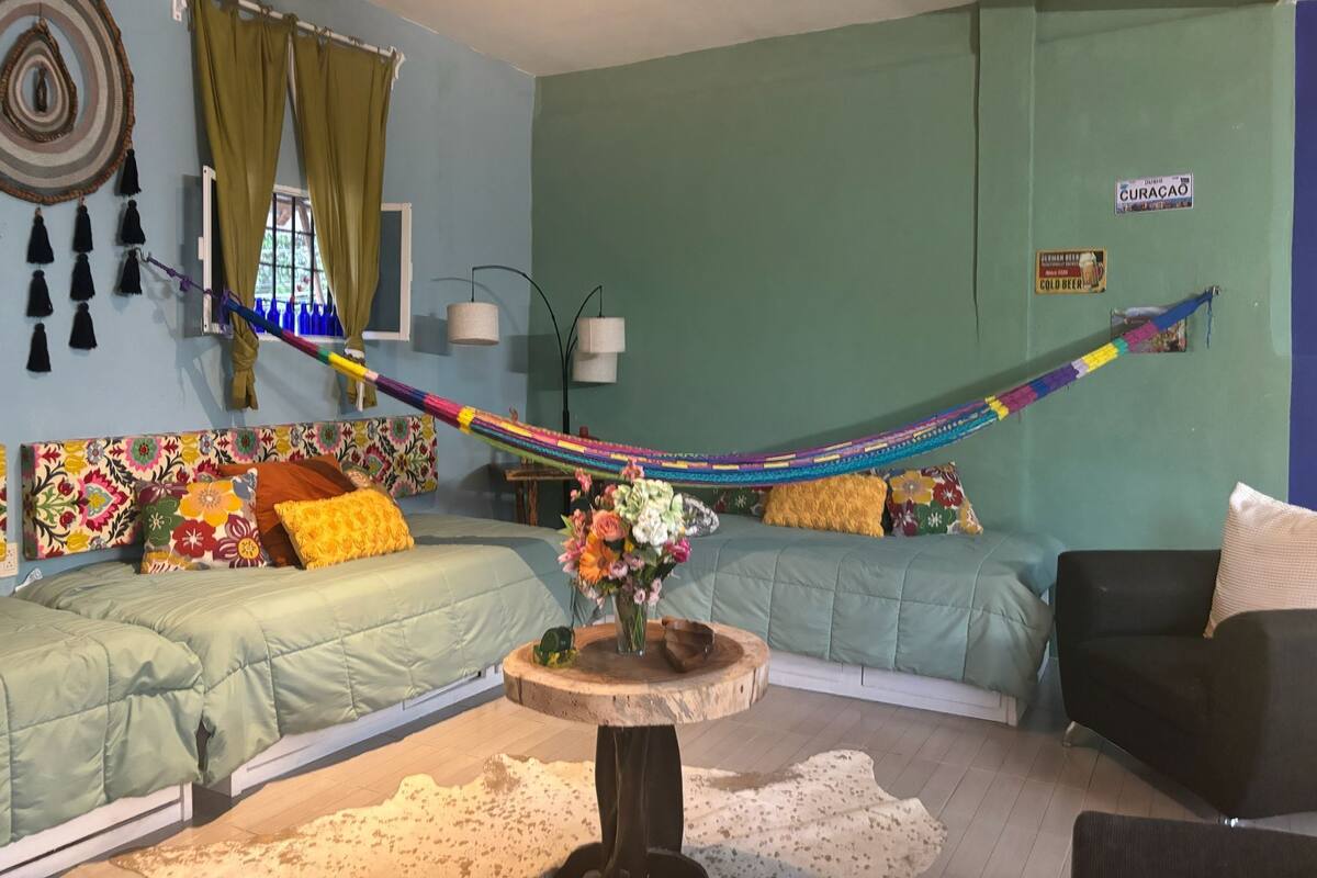Classic Studio | Blackout curtains, iron/ironing board, free WiFi, individually decorated