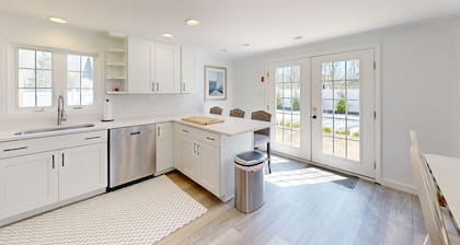 Serene Dog Friendly Island Retreat with A/C and Washer/Dryer