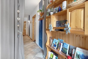 Interior - Apartment 'Huanzhof Ferienwohnung Lerch' with Mountain View, Private Terrace and Wi-Fi (Aldein)