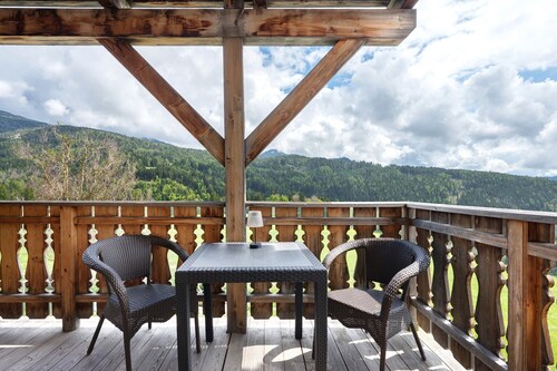 Ferienwohnung 'Huanzhof Ferienwohnung Lerch' mit Bergblick, privater Terrasse und WLAN