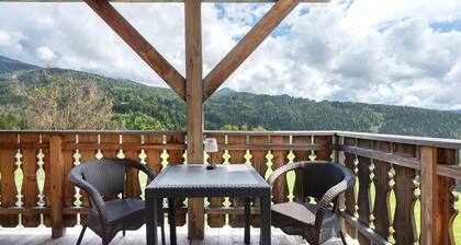 Ferienwohnung 'Huanzhof Ferienwohnung Lerch' mit Bergblick, privater Terrasse und WLAN