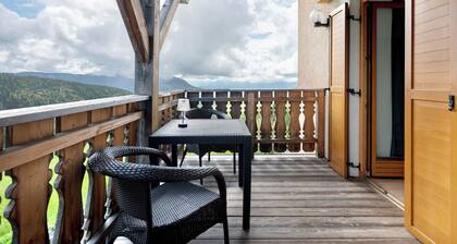 Appartement 'Huanzhof Ferienwohnung Lerch' avec vue sur les montagnes, terrasse privée et Wi-Fi