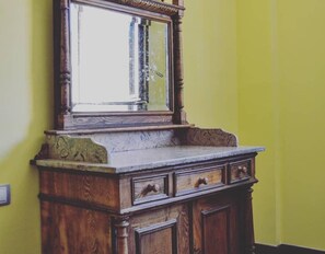 Interior - Country House 'La Genciana Chica' with Mountain View and Wi-Fi (Valmala)