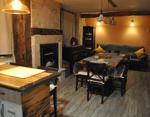 Dining - Country House 'La Genciana Chica' with Mountain View and Wi-Fi (Valmala)