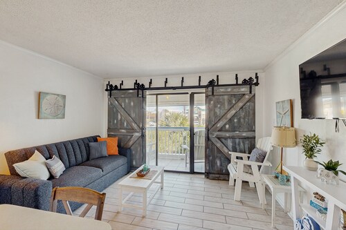 Cute condo with shared pool, private balcony & great location